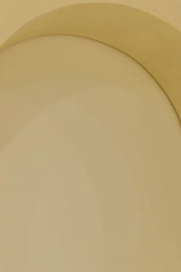 레이어드 아치가 만드는 부드러운 미니멀 공간